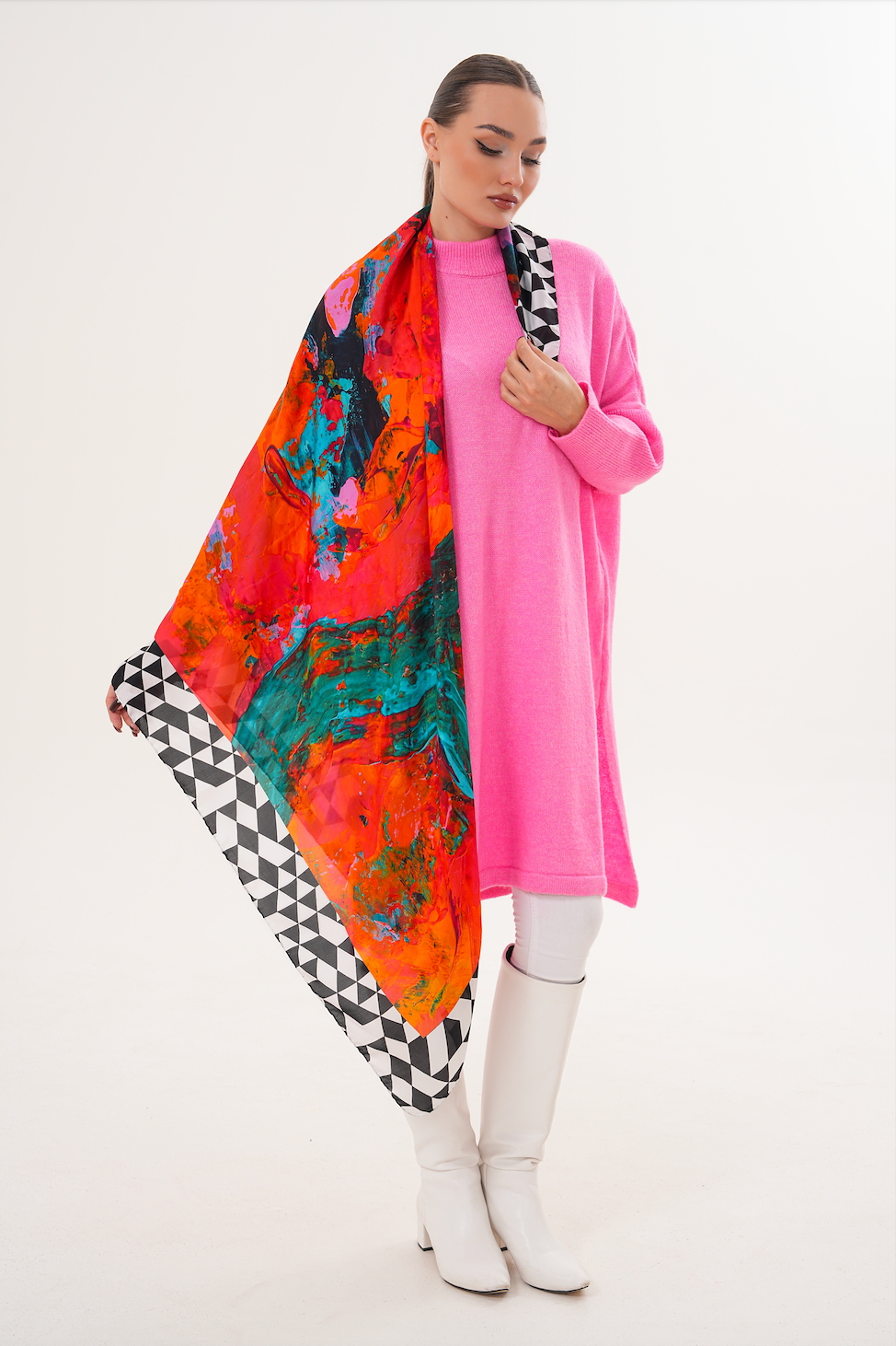 Sangue e Antidoto – Sanatsal Desenli Büyük Boy İpek Fular (123x123 cm)