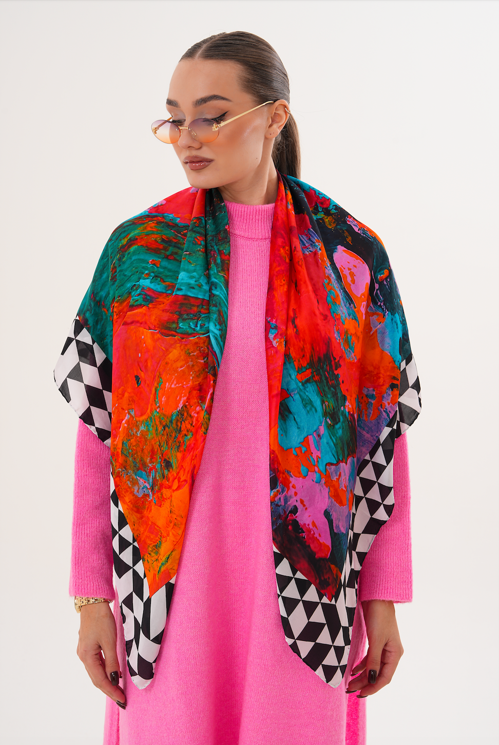 Sangue e Antidoto – Sanatsal Desenli Büyük Boy İpek Fular (123x123 cm)