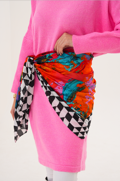 Sangue e Antidoto – Sanatsal Desenli Büyük Boy İpek Fular (123x123 cm)