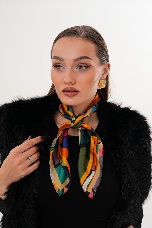 Gli Occhi e Le Donne – Soyut Portre ve Göz Desenli Fular (68x68 cm)