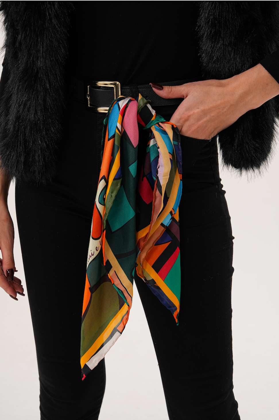 Gli Occhi e Le Donne – Soyut Portre ve Göz Desenli Fular (68x68 cm)