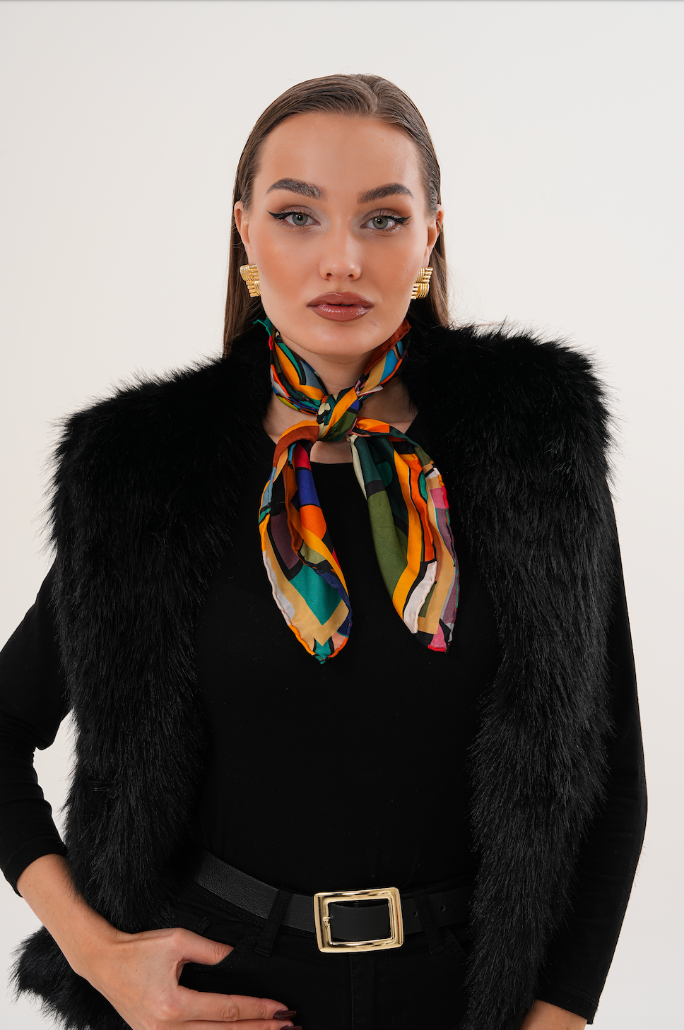 Gli Occhi e Le Donne – Soyut Portre ve Göz Desenli Fular (68x68 cm)