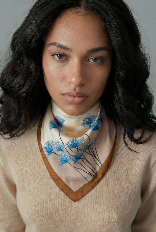 Flora 68x68- sanatsal çiçek desenli fular