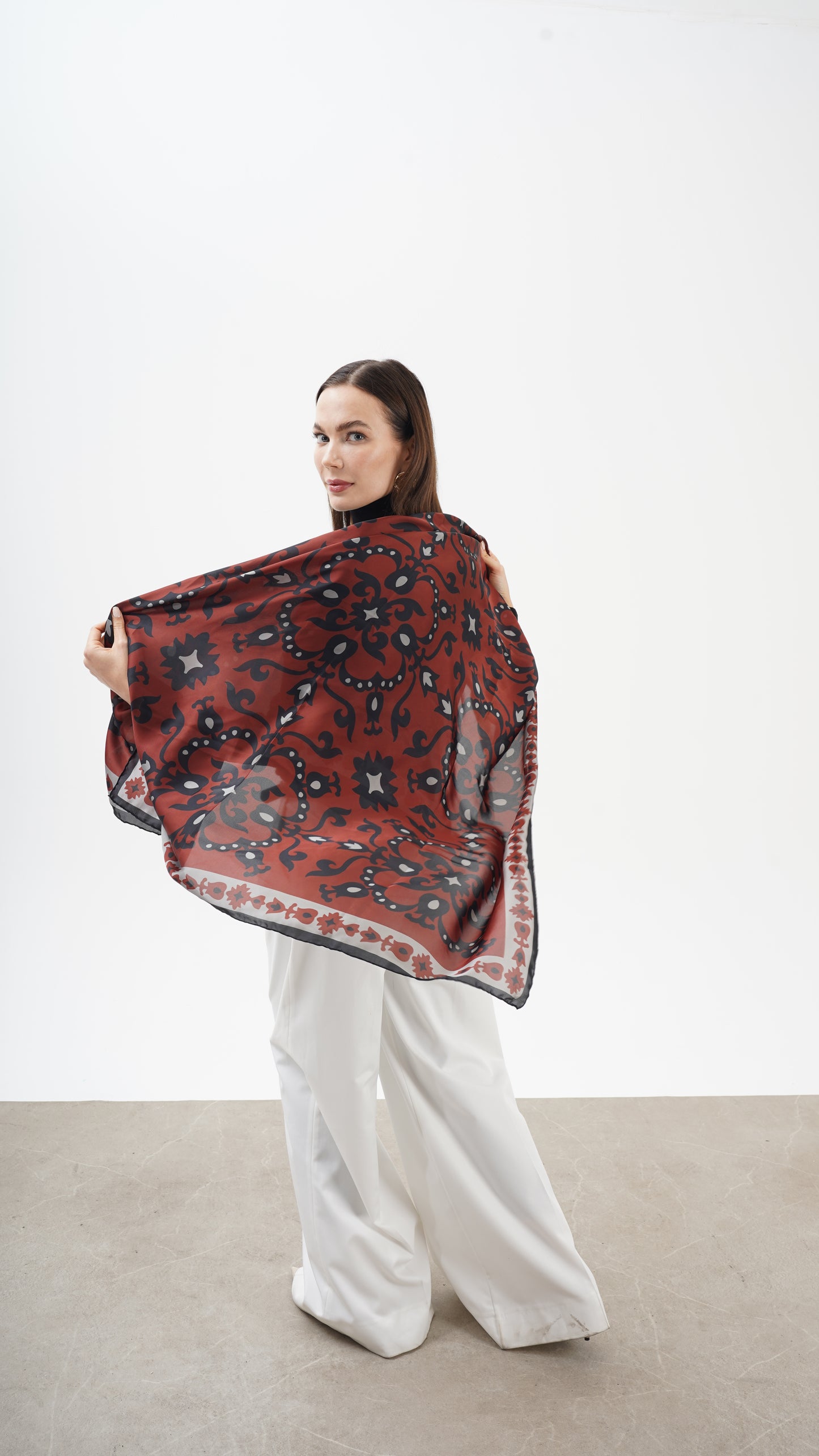 Rose Bordeaux 123x123 -Etnik desenli büyük boy fular