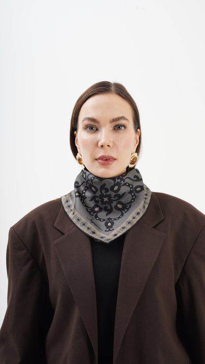 Rose nere 68x68 Etnik desenli orta boy fular