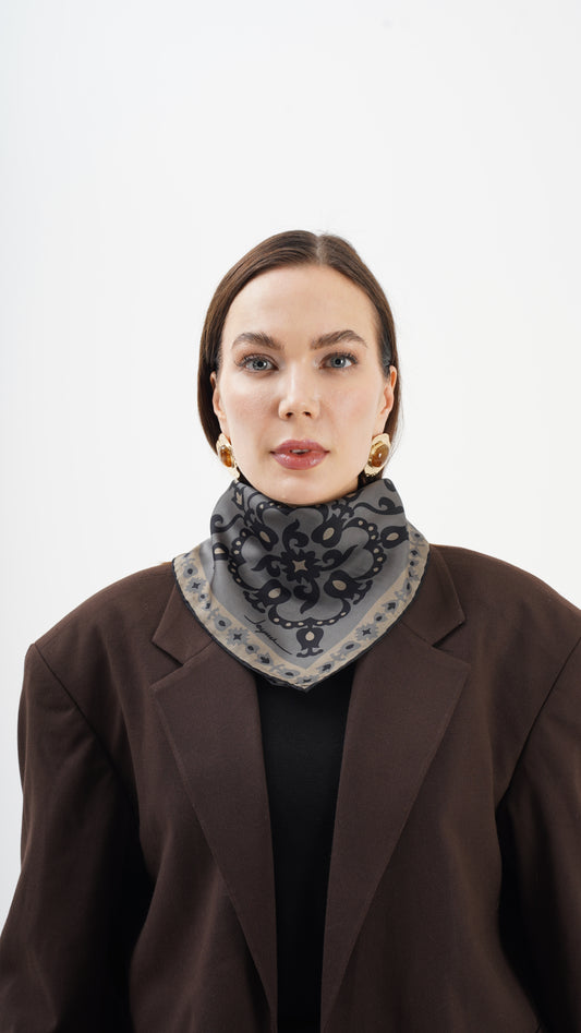 Rose nere 68x68 Etnik desenli orta boy fular