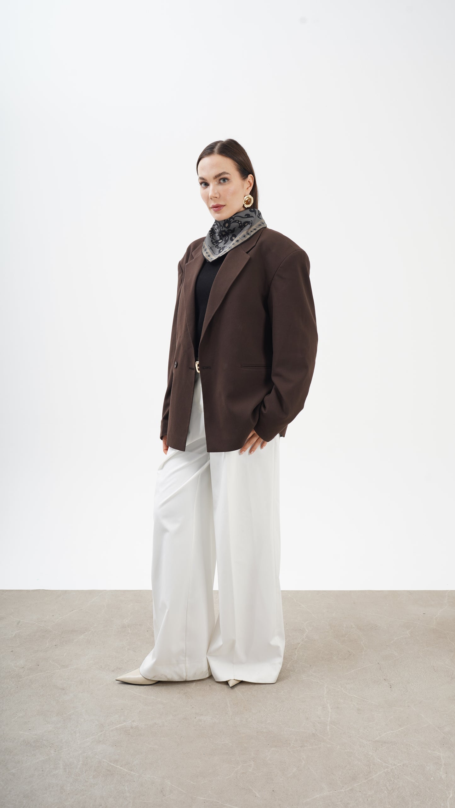 Rose nere 68x68 Etnik desenli orta boy fular