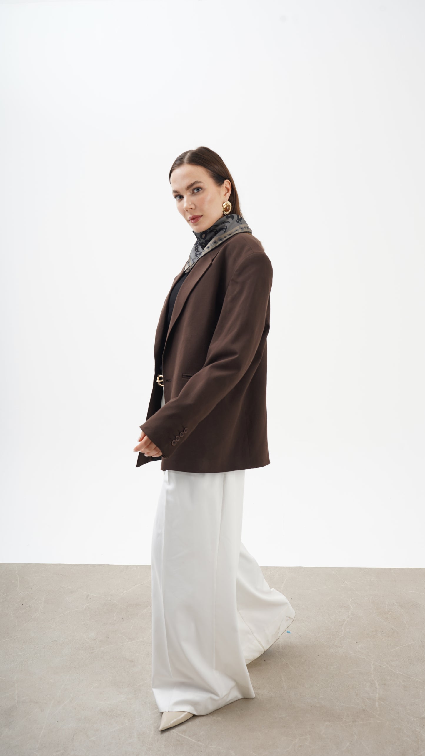 Rose nere 68x68 Etnik desenli orta boy fular