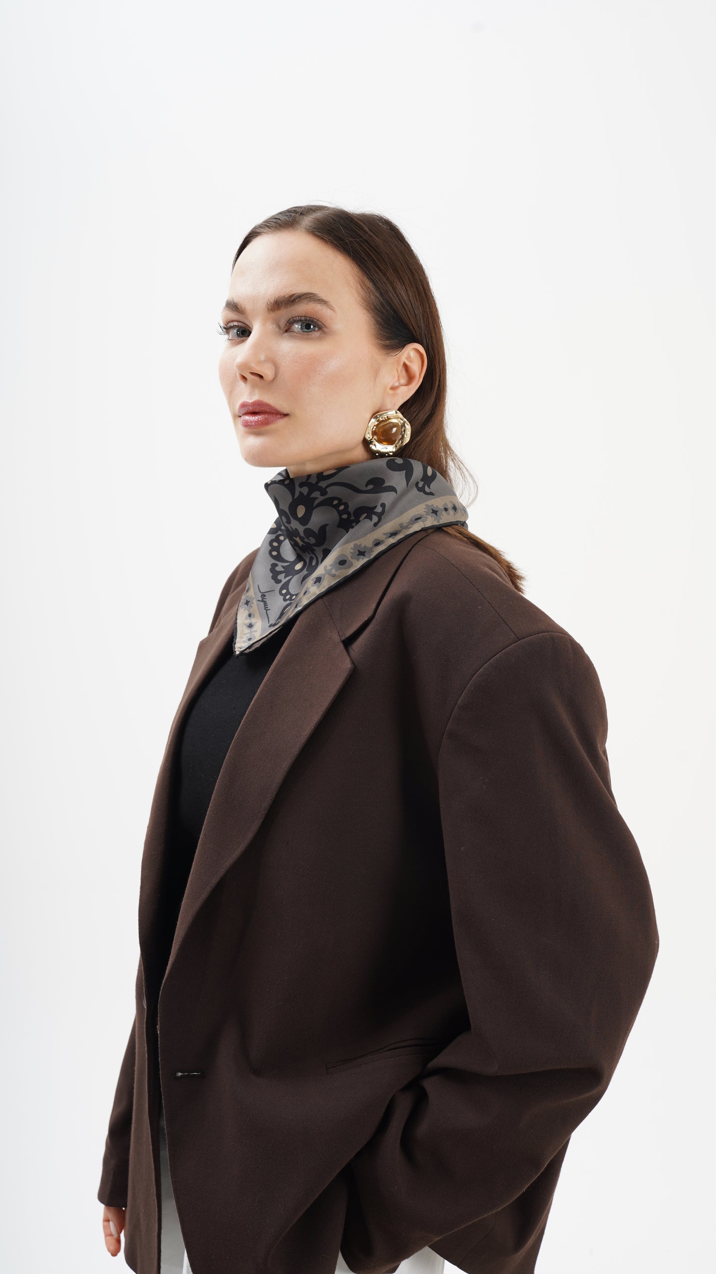 Rose nere 68x68 Etnik desenli orta boy fular