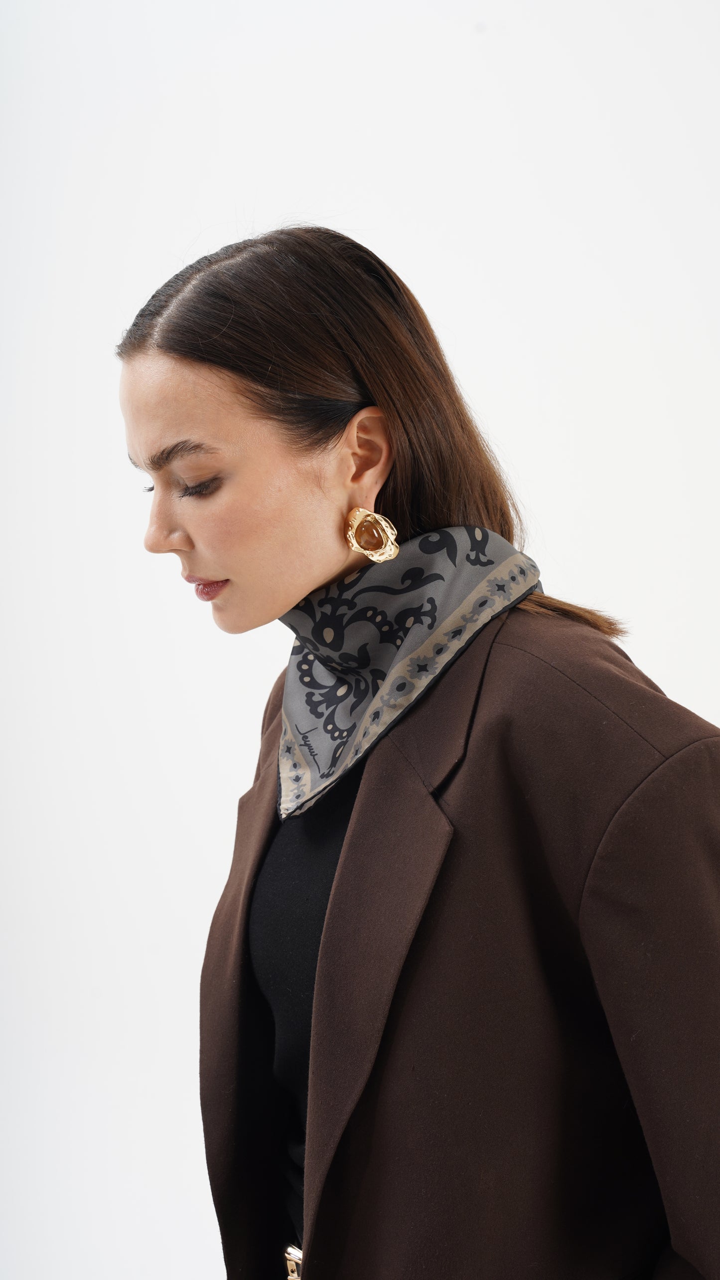 Rose nere 68x68 Etnik desenli orta boy fular