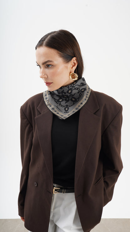 Rose nere 68x68 Etnik desenli orta boy fular