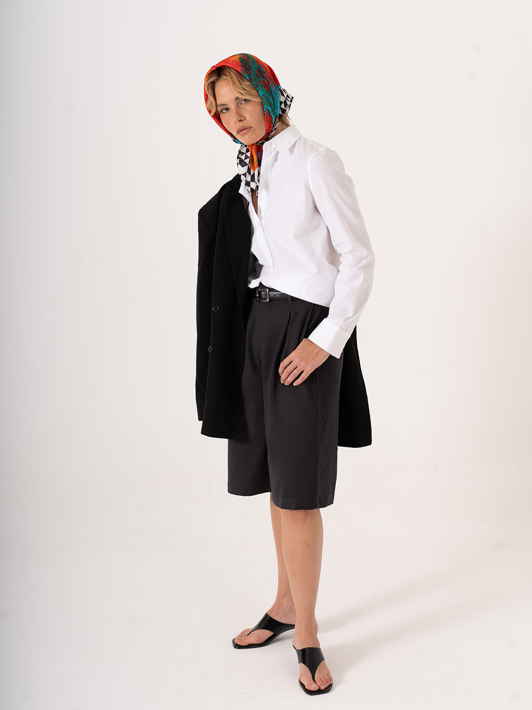 Sangue e Antidoto – Kontrast Desenli Fular (68x68 cm)