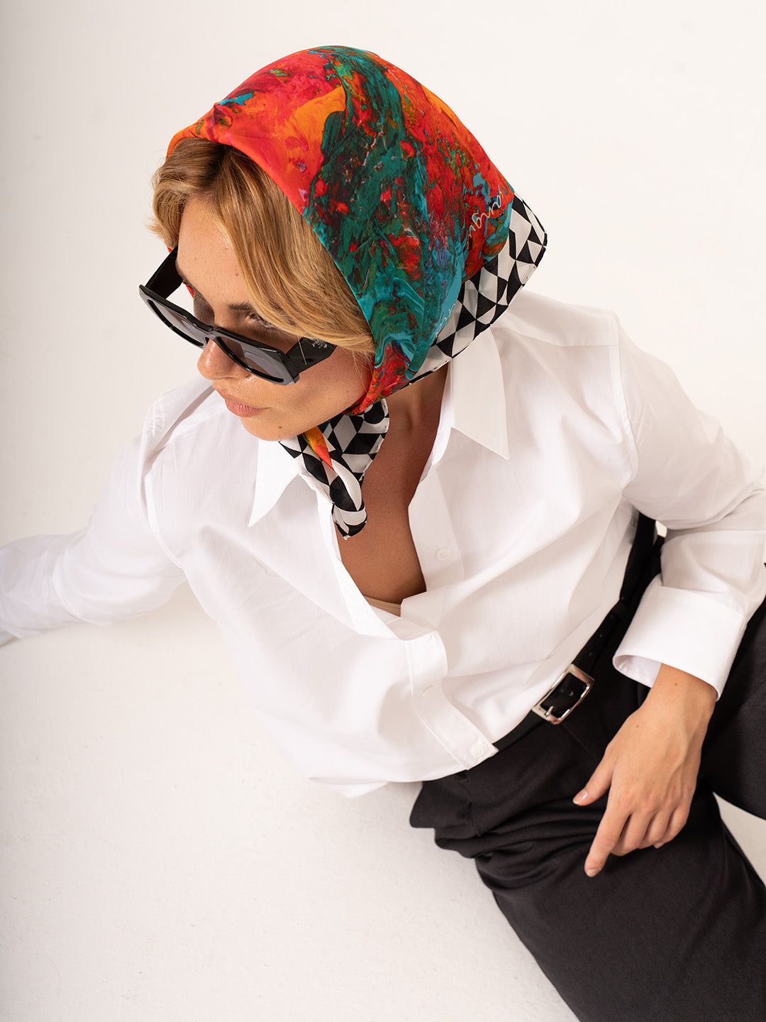 Sangue e Antidoto – Kontrast Desenli Fular (68x68 cm)