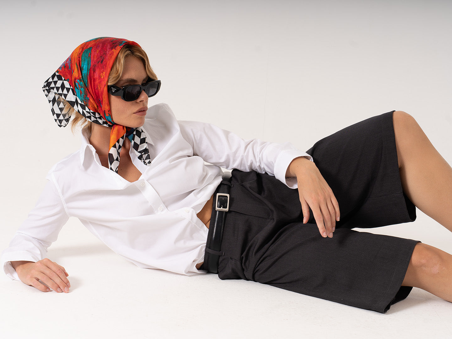 Sangue e Antidoto – Kontrast Desenli Fular (68x68 cm)