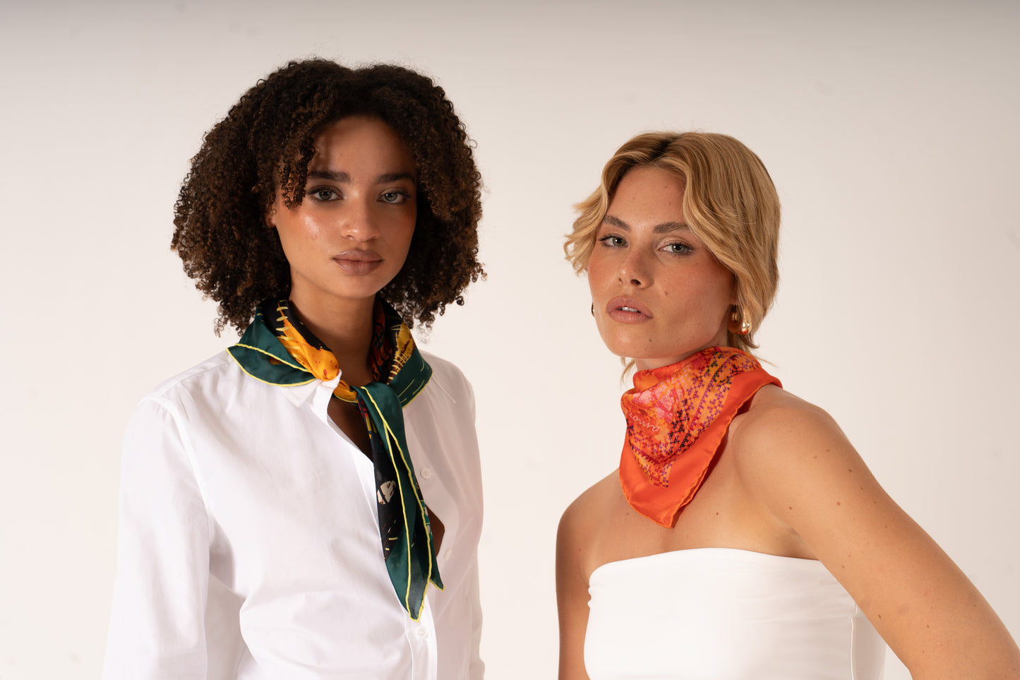 L’Indecisione – Soyut ve Duygusal Temalı Fular (68x68 cm)