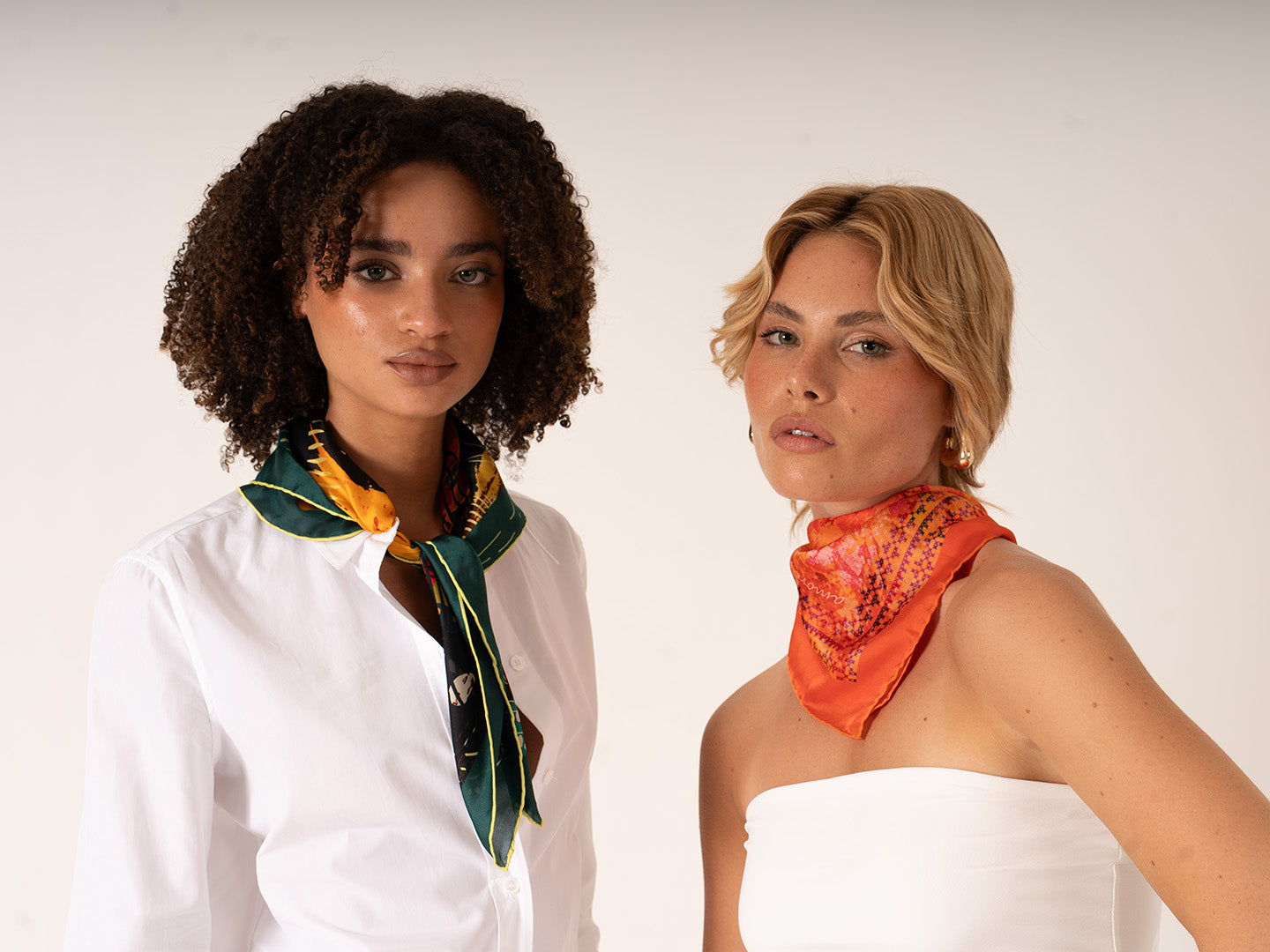 Amore Segreto – Romantik Desenli Fular (68x68 cm)