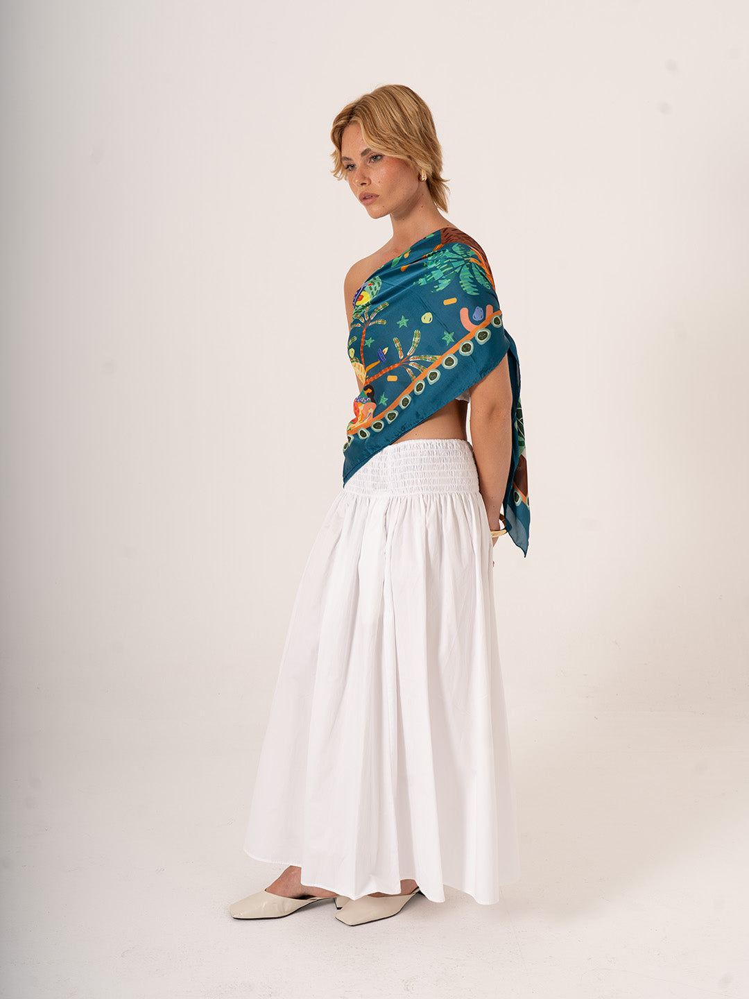 Villaggio Nella Foresta Verde – Masalsı Doğa Temalı Fular (123x123 cm)