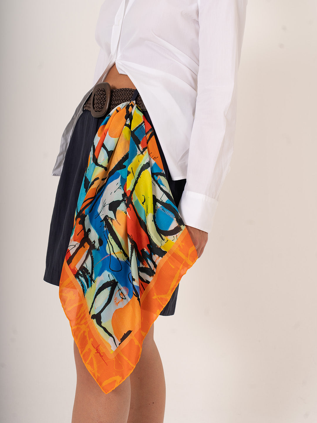 Volto Segreto – Gizemli Yüz Temalı Fular (68x68 cm)