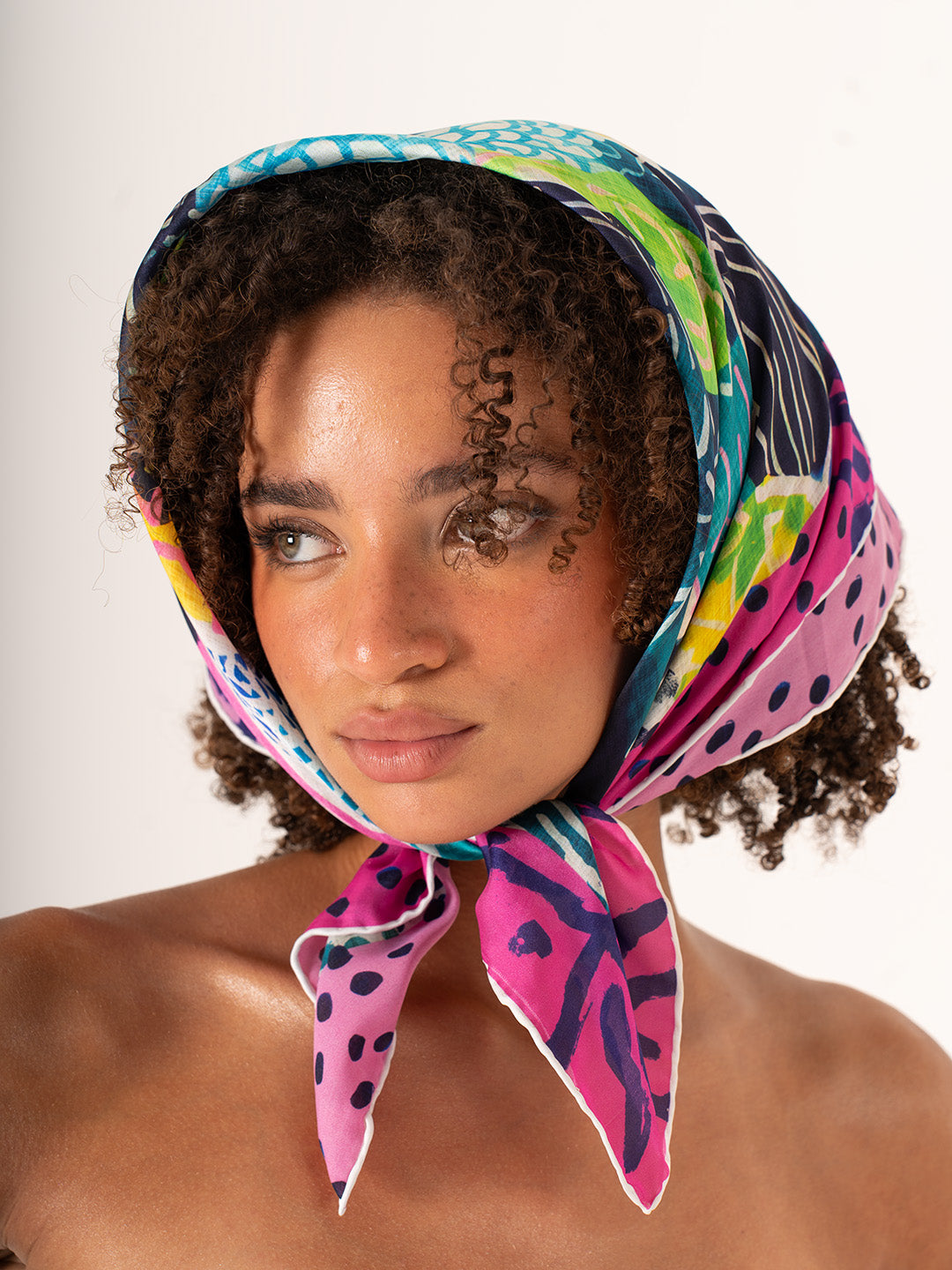 La Sirena - El İşi Desenli Özgün Tasarım 68x68 Cm Fular