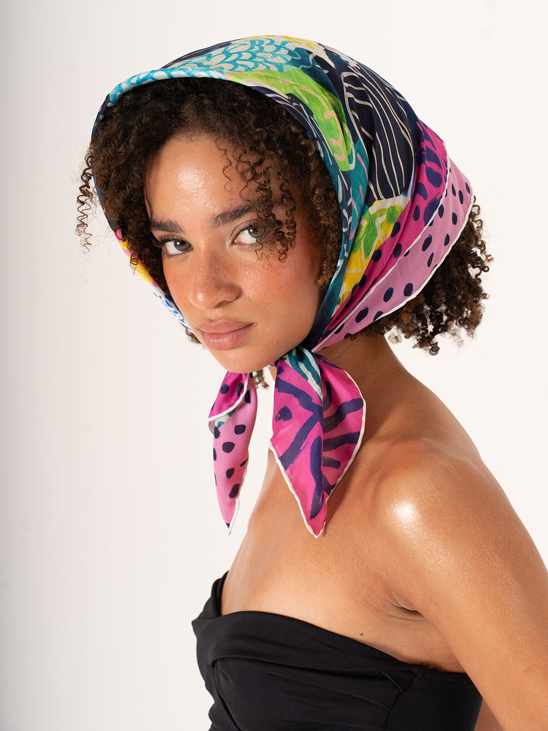 La Sirena - El İşi Desenli Özgün Tasarım 68x68 Cm Fular