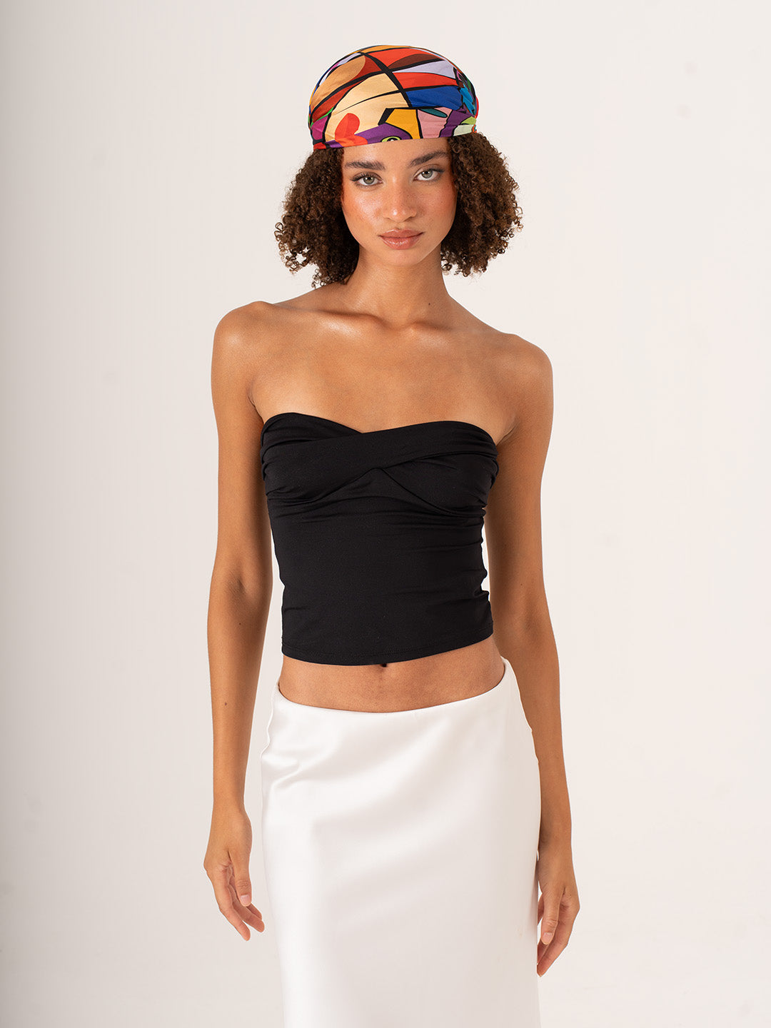 Le Donne e Gli Occhi – Sembolik Portre Desenli Fular (68x68 cm)